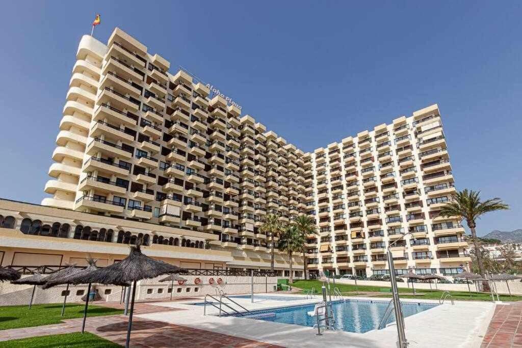 797 Holiday Rentals- Apartamento En Aloha Playa Frente Al Mar Benalmadena Luaran gambar