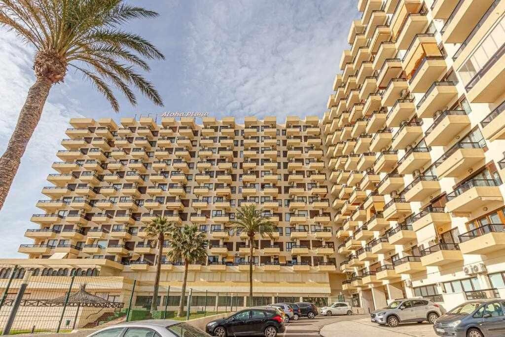 797 Holiday Rentals- Apartamento En Aloha Playa Frente Al Mar Benalmadena Luaran gambar