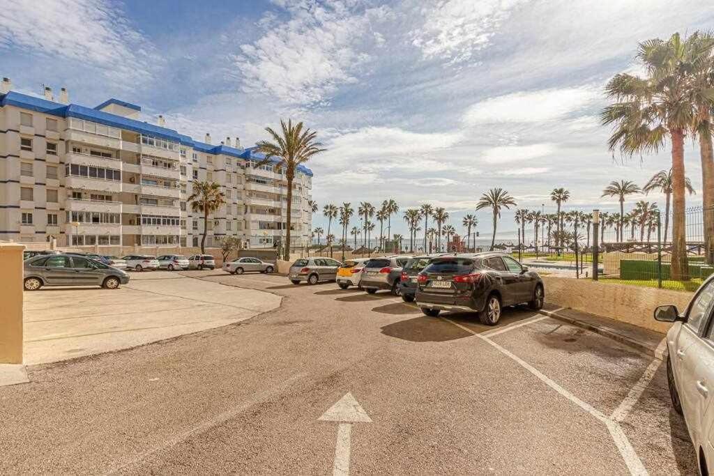 797 Holiday Rentals- Apartamento En Aloha Playa Frente Al Mar Benalmadena Luaran gambar