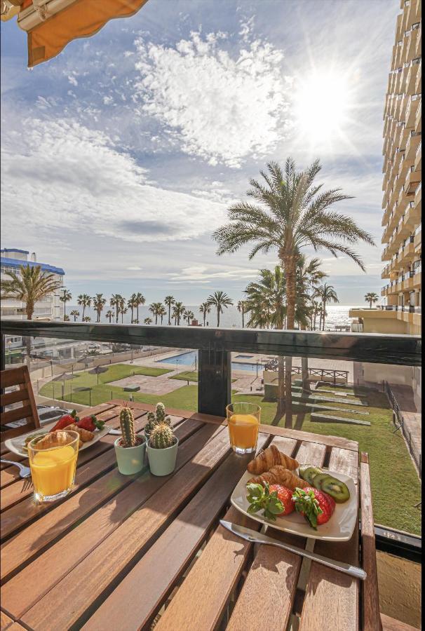 797 Holiday Rentals- Apartamento En Aloha Playa Frente Al Mar Benalmadena Luaran gambar