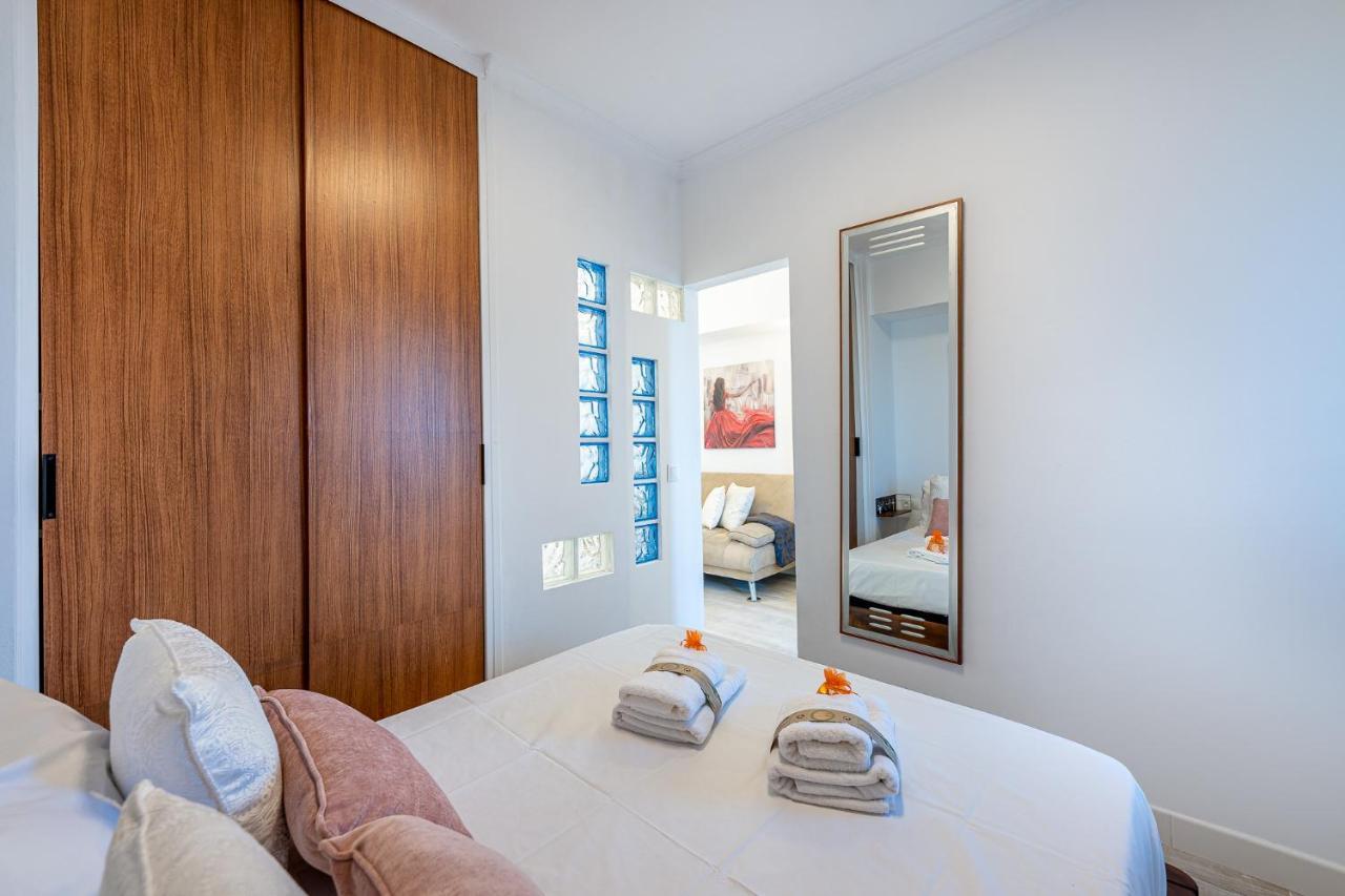 797 Holiday Rentals- Apartamento En Aloha Playa Frente Al Mar Benalmadena Luaran gambar